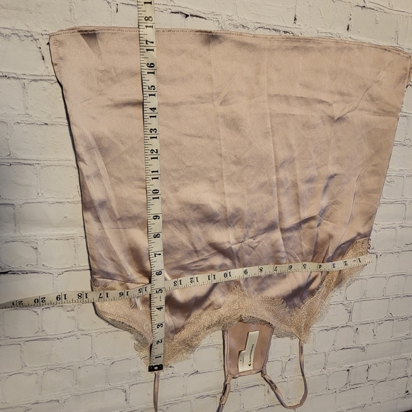 Anthropologie Tan Cami Sleeveless V-Neck Lace Trim Satin Top Size S - Picture 7 of 7